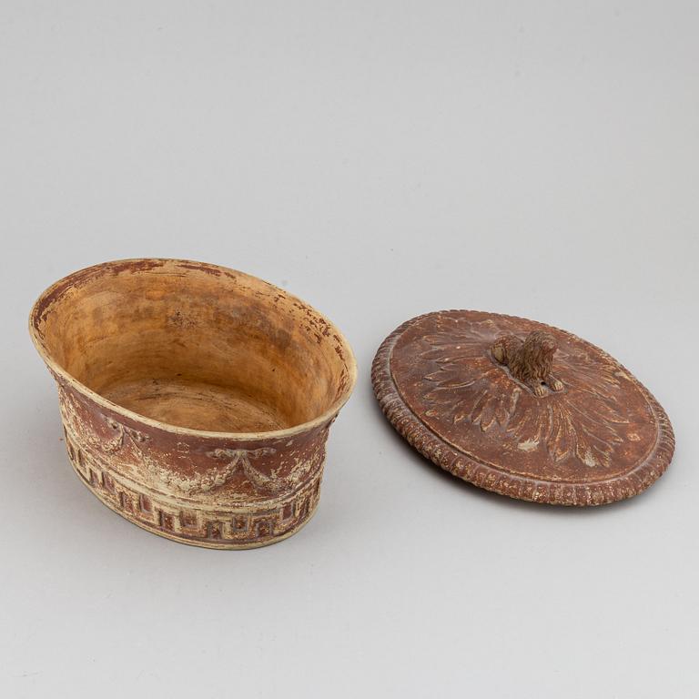 A late Gustavian earthenware tureen, early 19th Century.