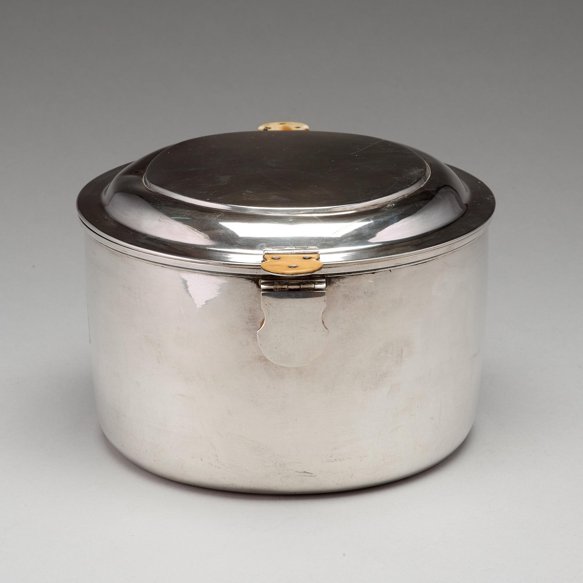 Henrik Hacklin, kastrull med lock, silver, S:t Petersburg 1858.