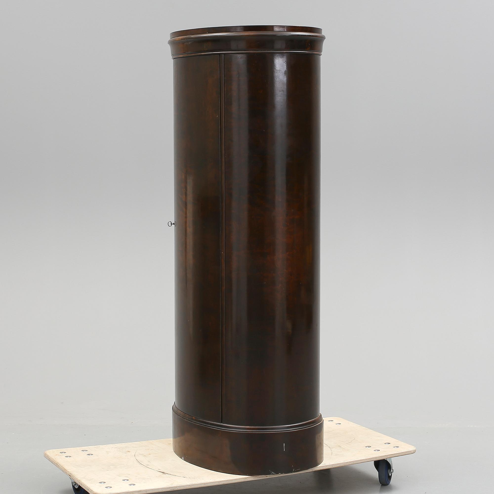 KOLONNSKÅP, bonad björk. 1920-30-tal.