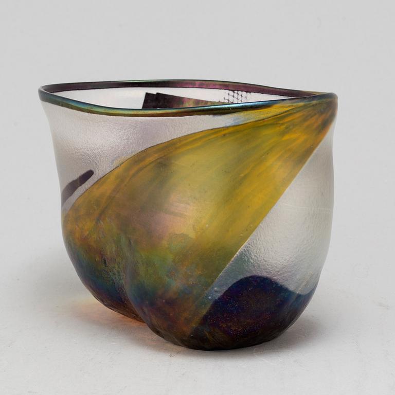 A glass bowl by Bertil Vallien, Kosta, unique, signed B Vallien Unik 5065.