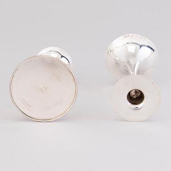 TAPIO WIRKKALA, LJUSSTAKAR, ett par, silver, "Trumpetti", stämpelsignerade TW, Kultakeskus, Tavastehus 1983 och 1986.
