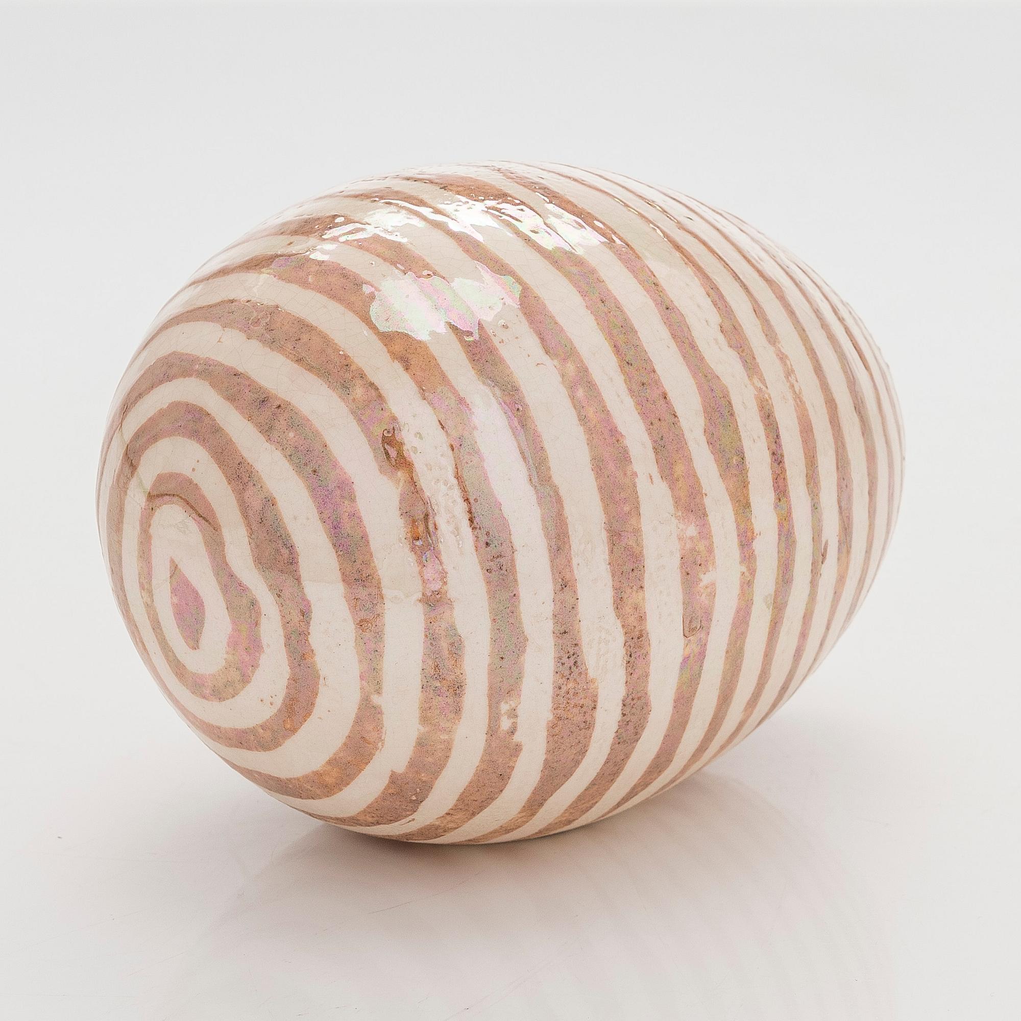 Åsa Hellman, koristemuna, keramiikkaa, signeerattu.