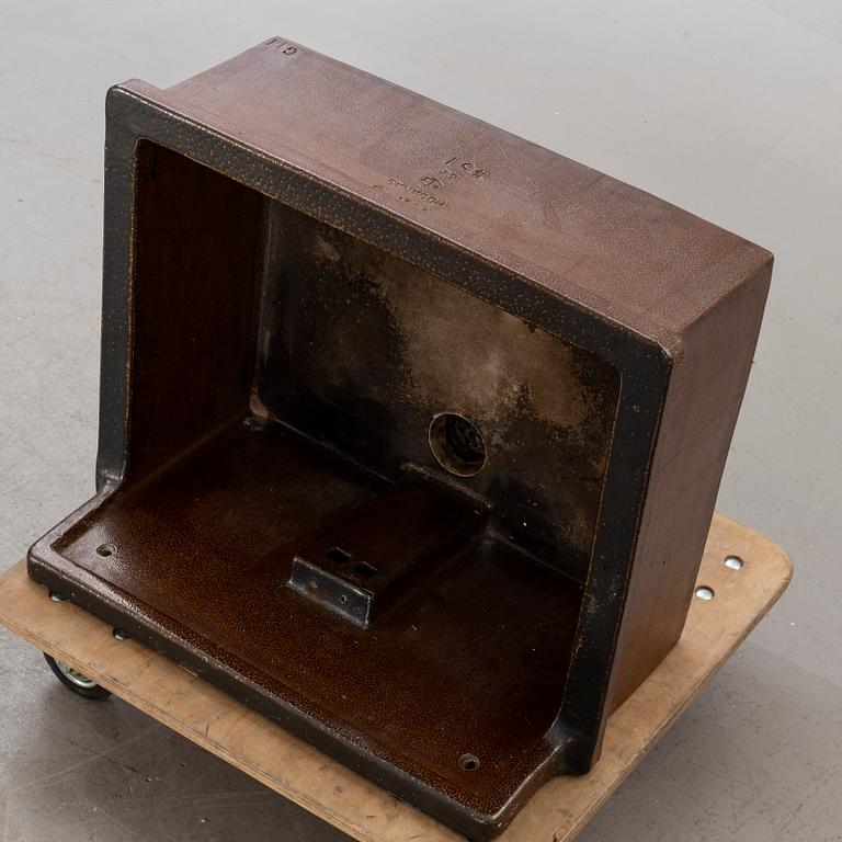 A first half of the 20th century stoneware zink by Höganäs.