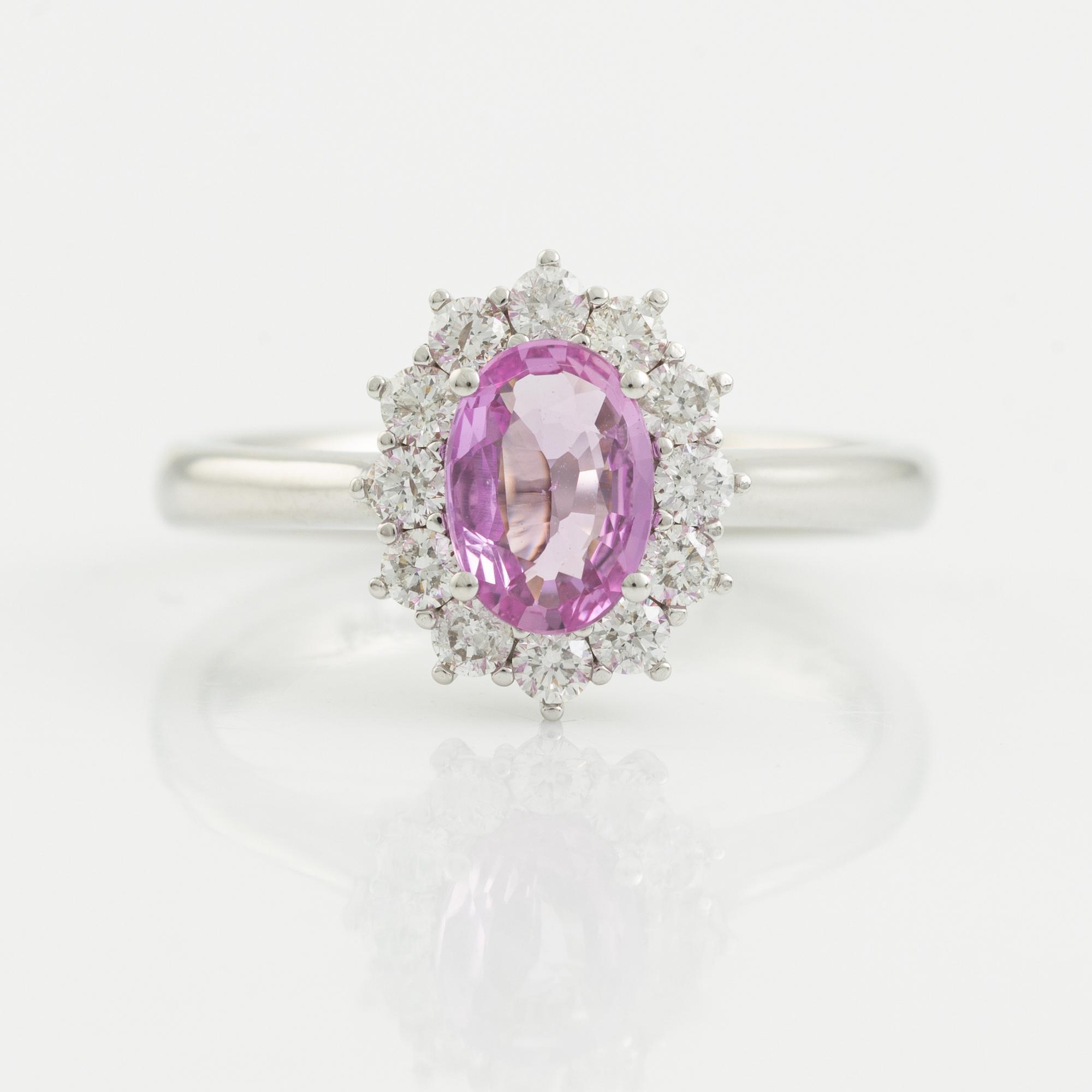 Ring med rosa safir och briljantslipade diamanter.