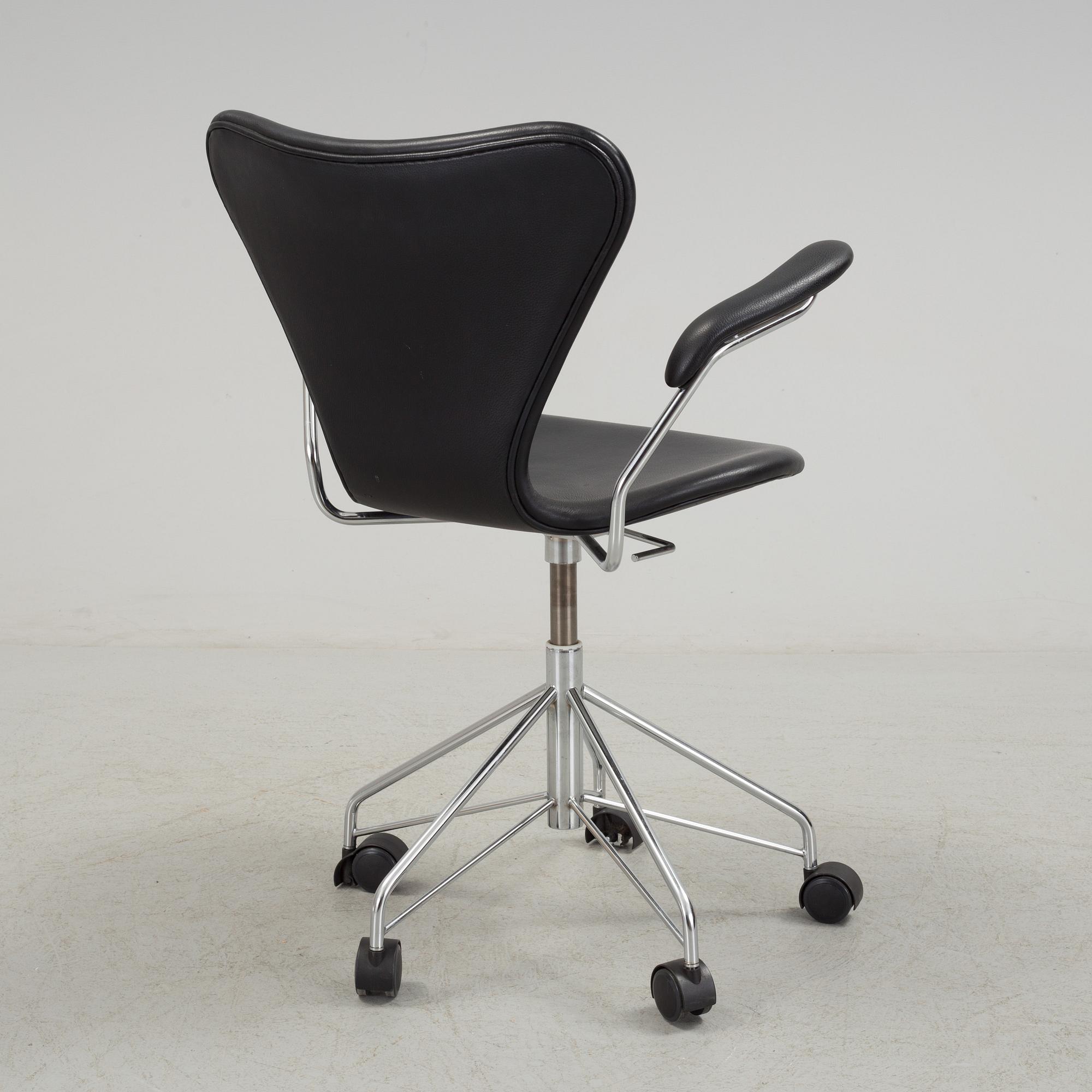ARNE JACOBSEN, kontorsstol, "Sjuan", Fritz Hansen, 2000.