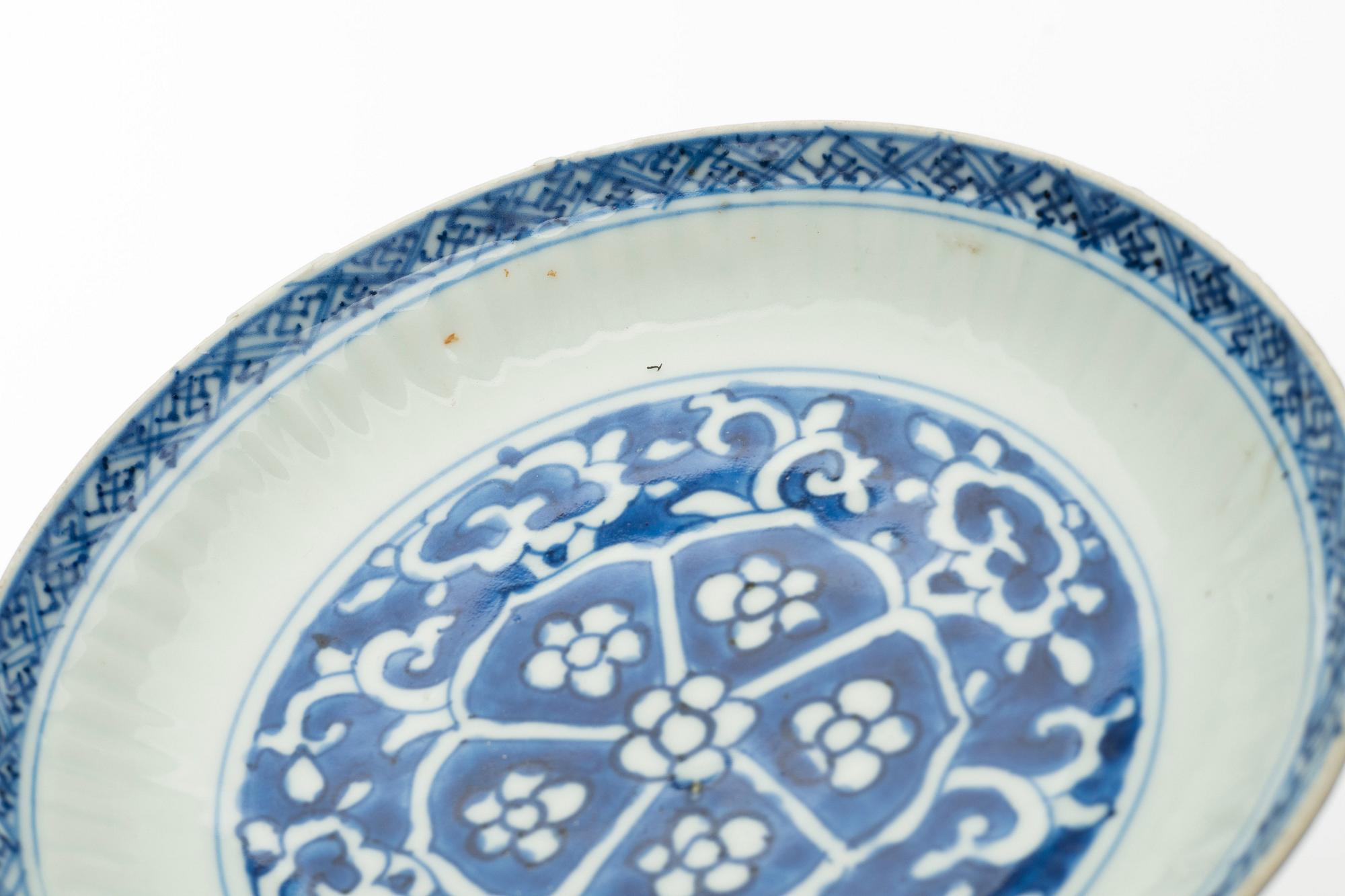 A pair of blue and white dishes, Ming dynasty (1368-1644).