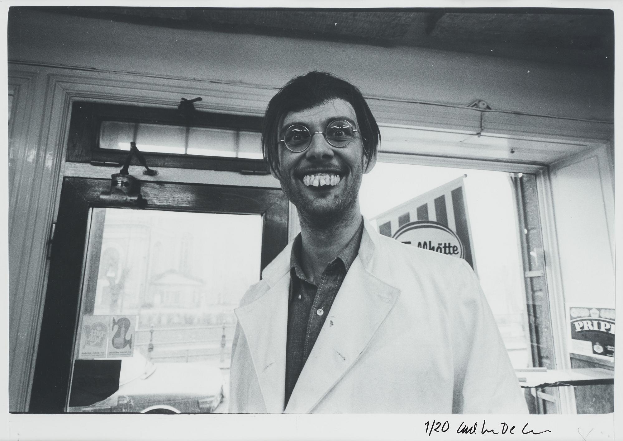 Carl Johan De Geer, photograph, signed 1/20.