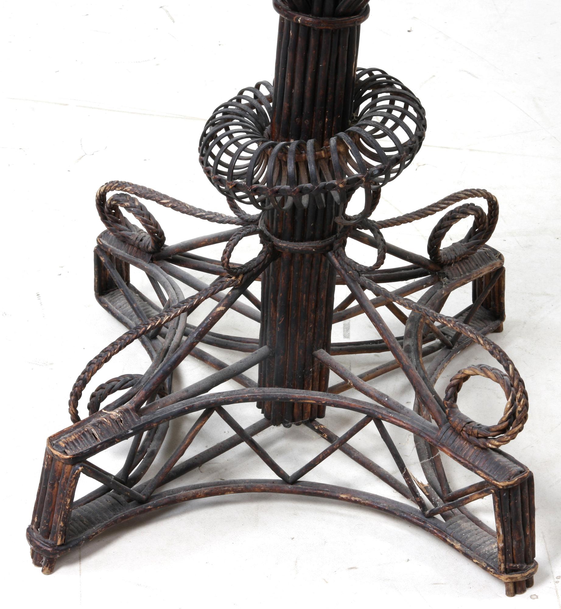 BLOMBORD, engelsk stil, 1900-tal.