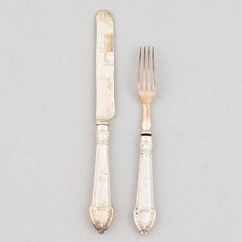 A silver cutlery set, 'Kings Pattern',mark of Aaron Hatfield & Sons, Sheffield, England, circa mid-19th Century (12 pcs).
