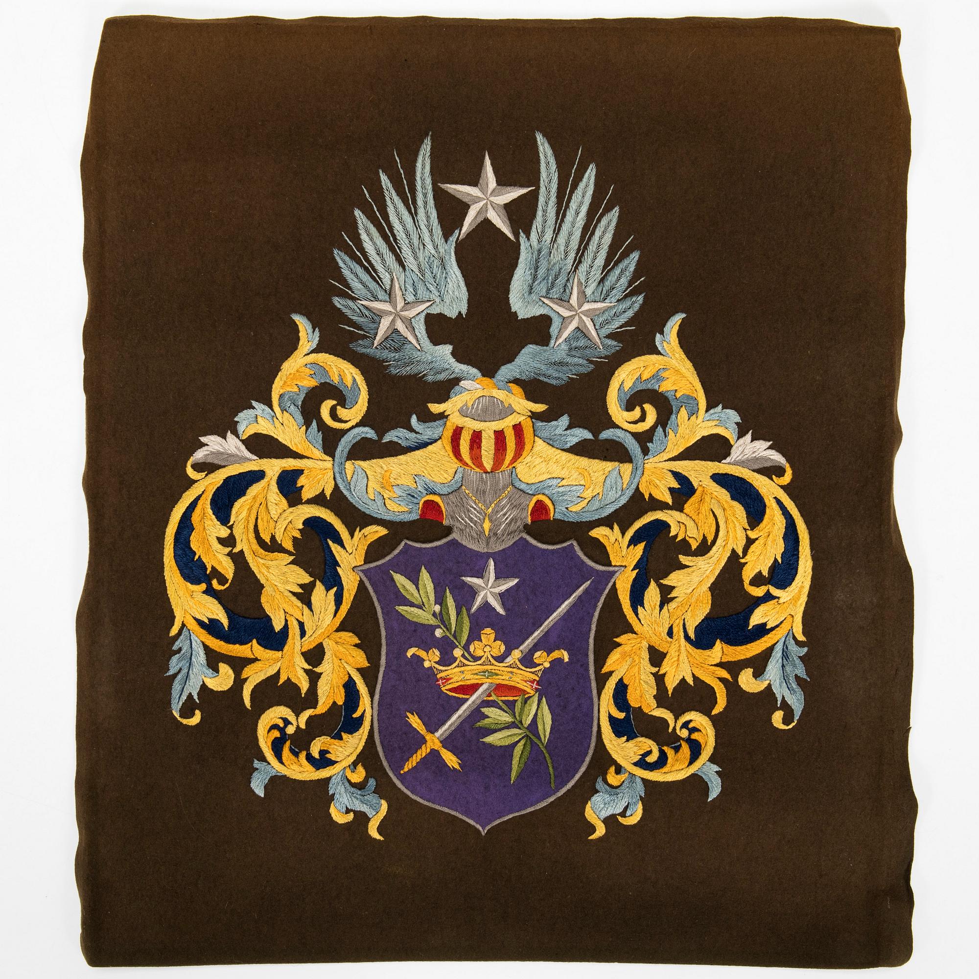 Embroidery, Munsterhjelm family coat of arms, first half of the 20th century.