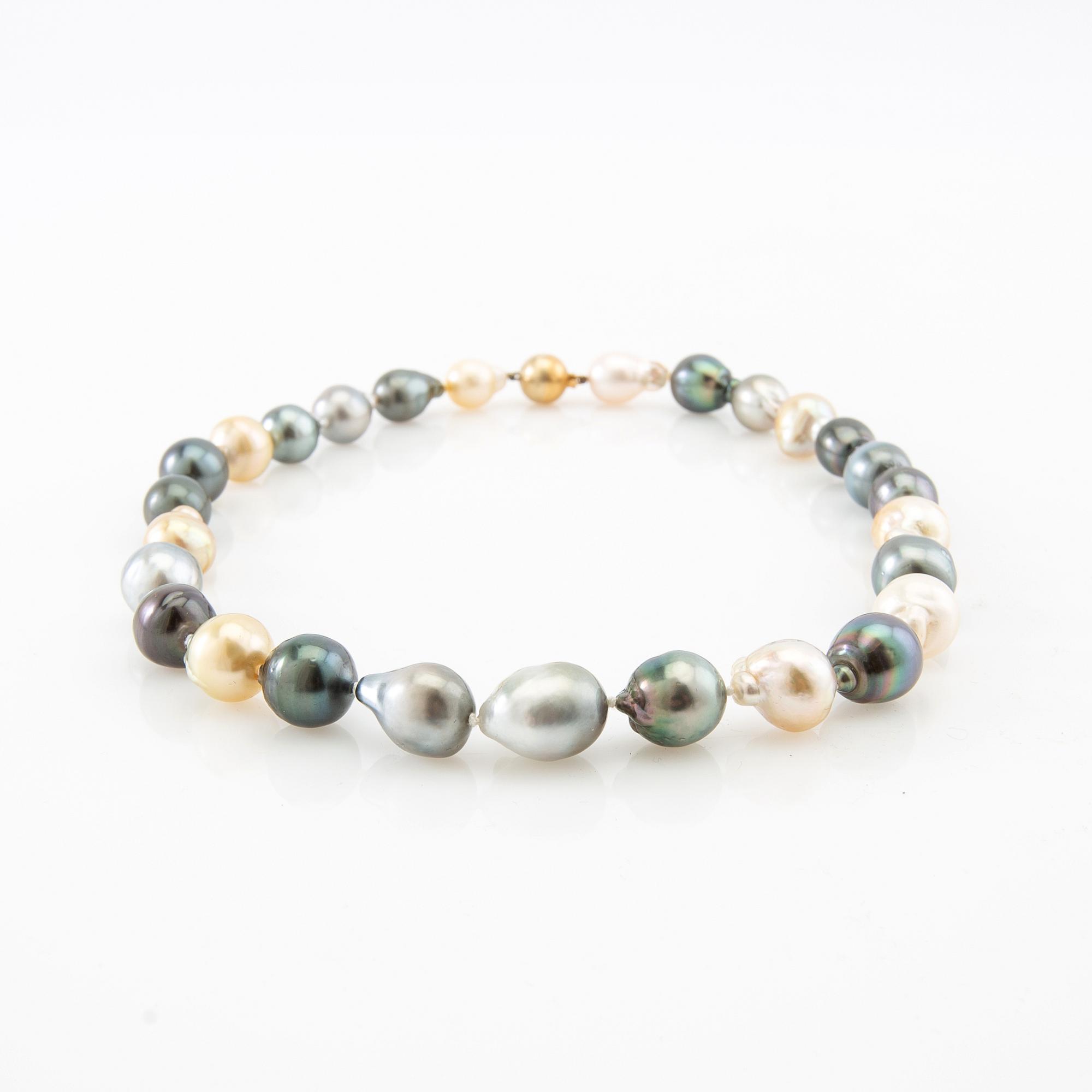 Necklace, Tahitian and South Sea pearls, clasp in 18K gold.