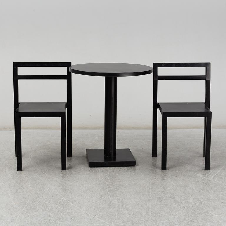 BORIS BERLIN/POUL CHRISTIANSEN, bord med två stolar, "Non", Komplot design, Källemo.
