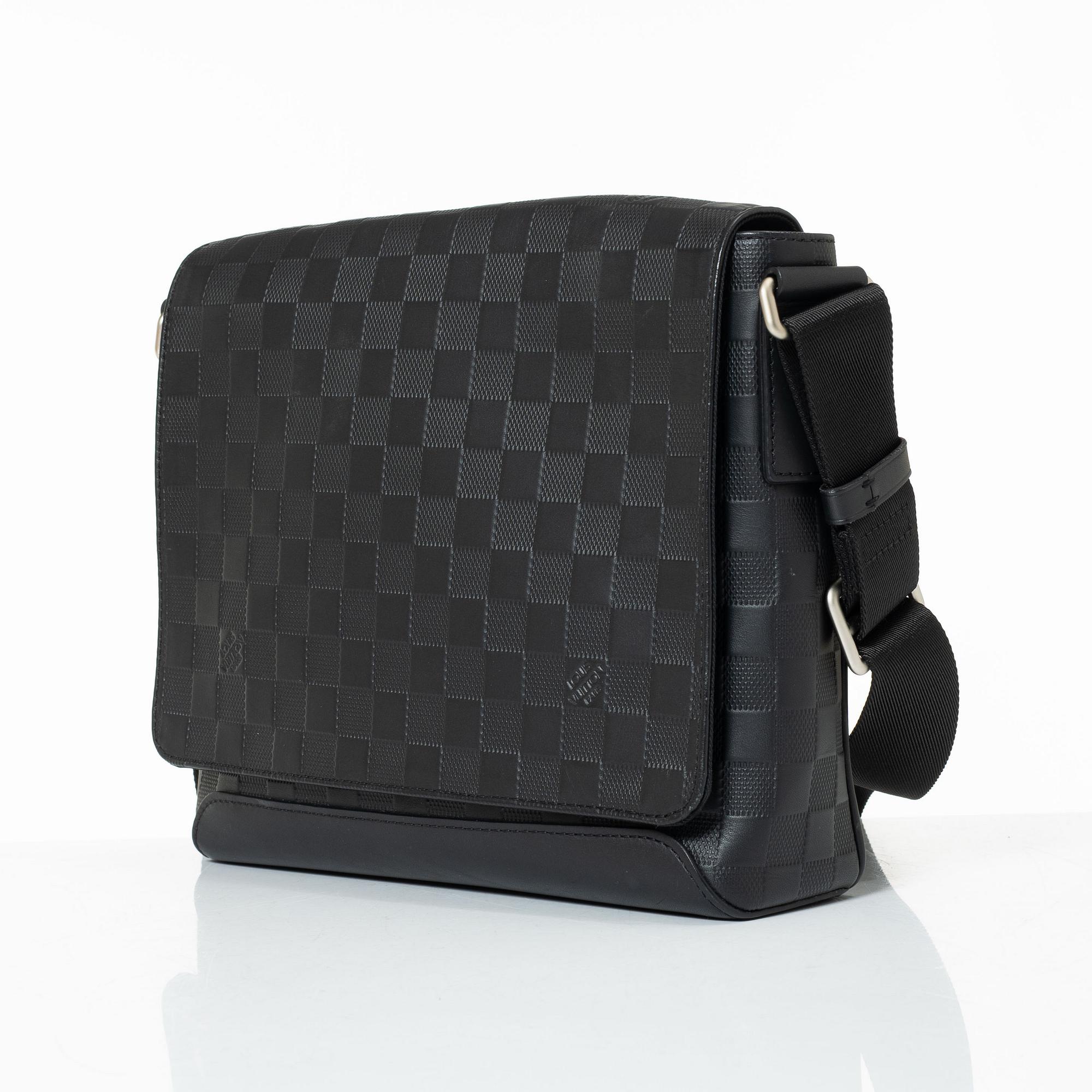 Louis Vuitton, Bag, "District Pm".