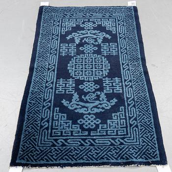 A wedding rug, a semi-antique Baotou, China, ca 110 x 60,5-62 cm.