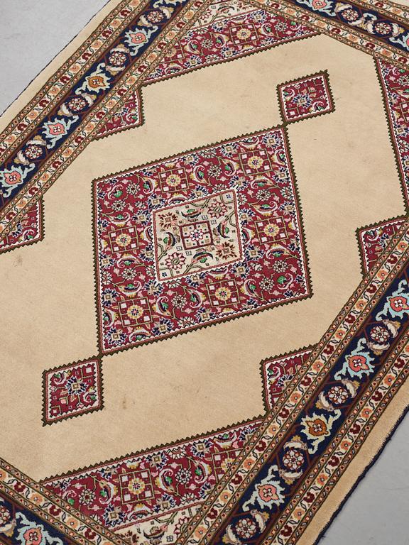 A rug old oriental, ca 140 x 96 cm.