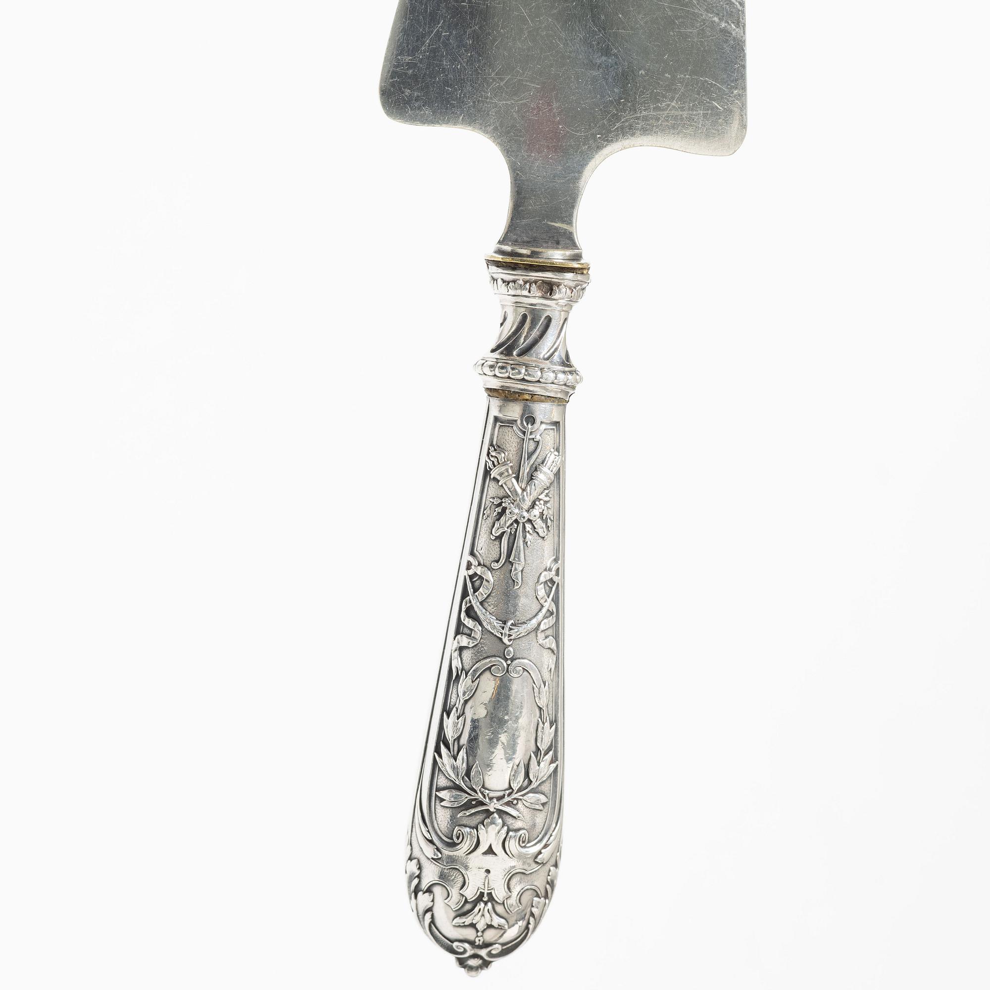 A French silver cake server, mark of Edouard Ernie, Paris after 1882.