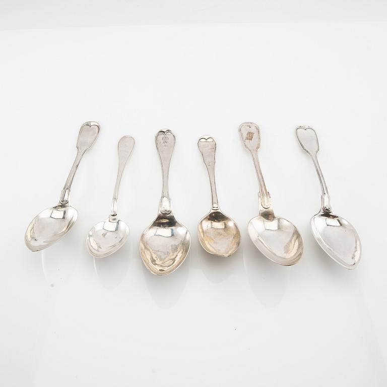 Spoons 14 pcs silver including Pehr Zethelius 1775, "Swedish double-threaded" and French model, 1775-1940.