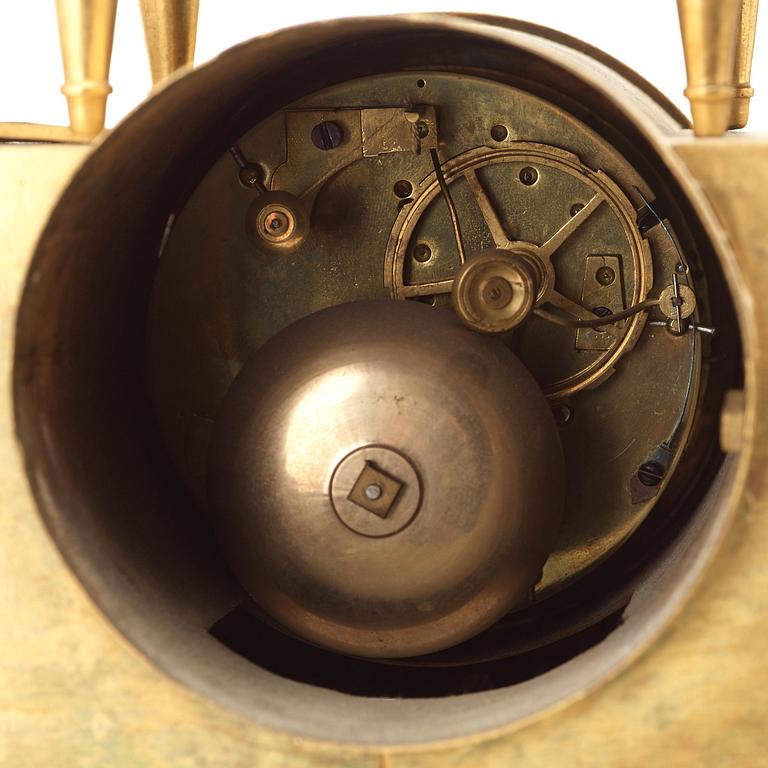 BORDSPENDYL. Frankrike, 1800-talets början. Empire.