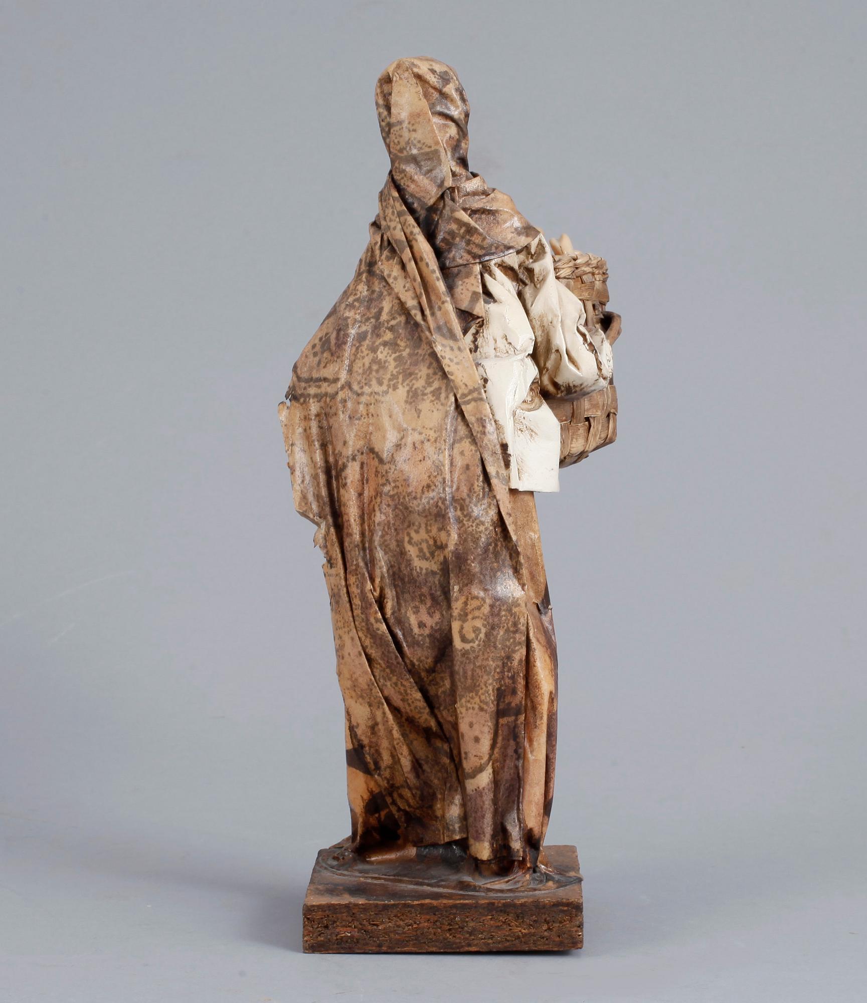 FIGURIN, papier mache samt lergods, 1900-talets andra hälft.