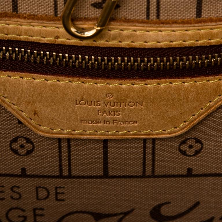 Louis Vuitton, a Monogram Canvas 'Neverfull MM' bag.