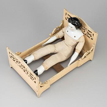 DOCKSÄNG MED DOCKA, 1800-/1900-tal.