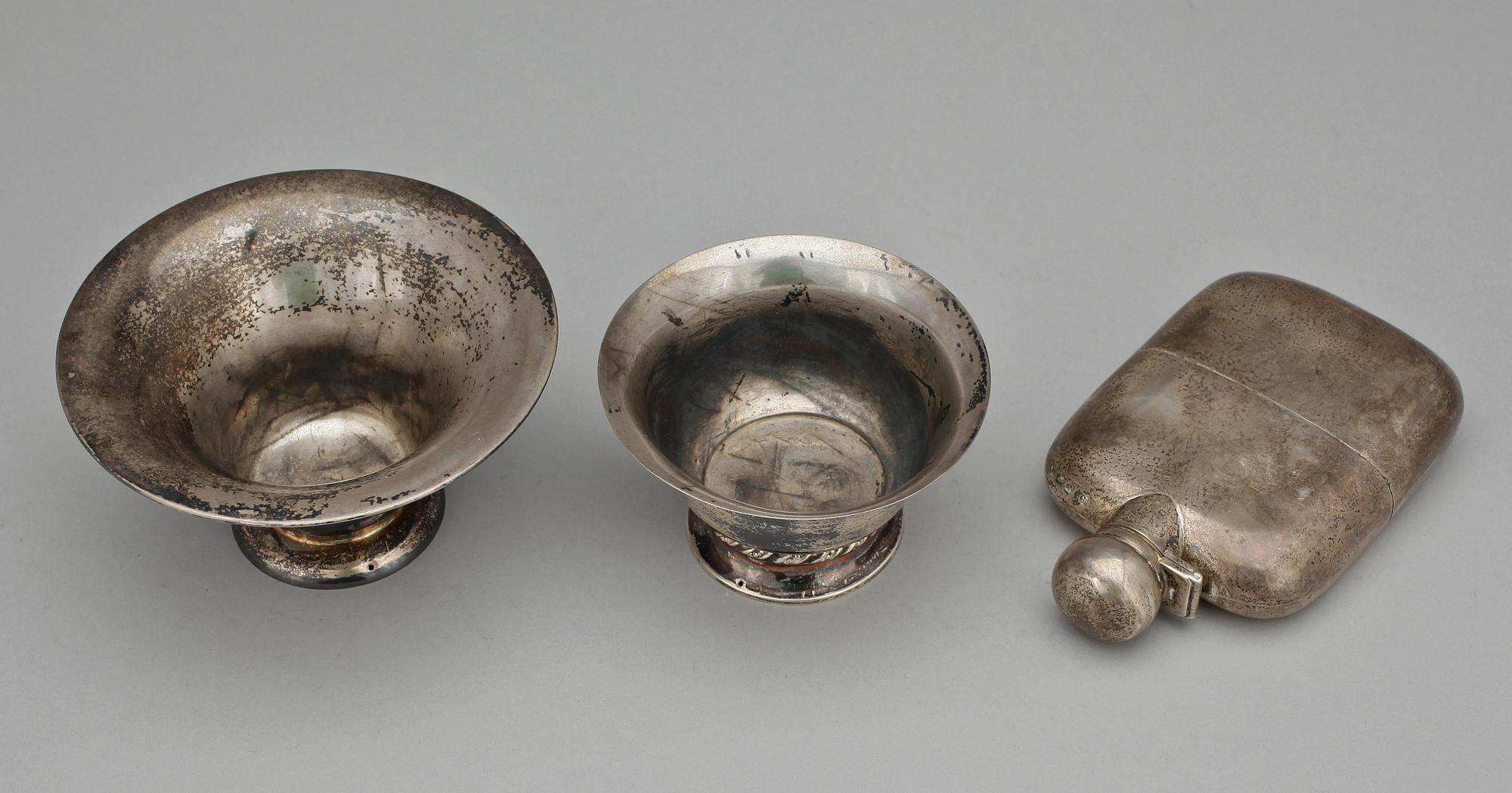 PLUNTA samt SKÅLAR, 2 st, silver, 1900-tal. Tot vikt ca 315 gram.