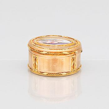 A late 18th century gold box en deux colour and enamel, possibly Hanau, Louis XVI.