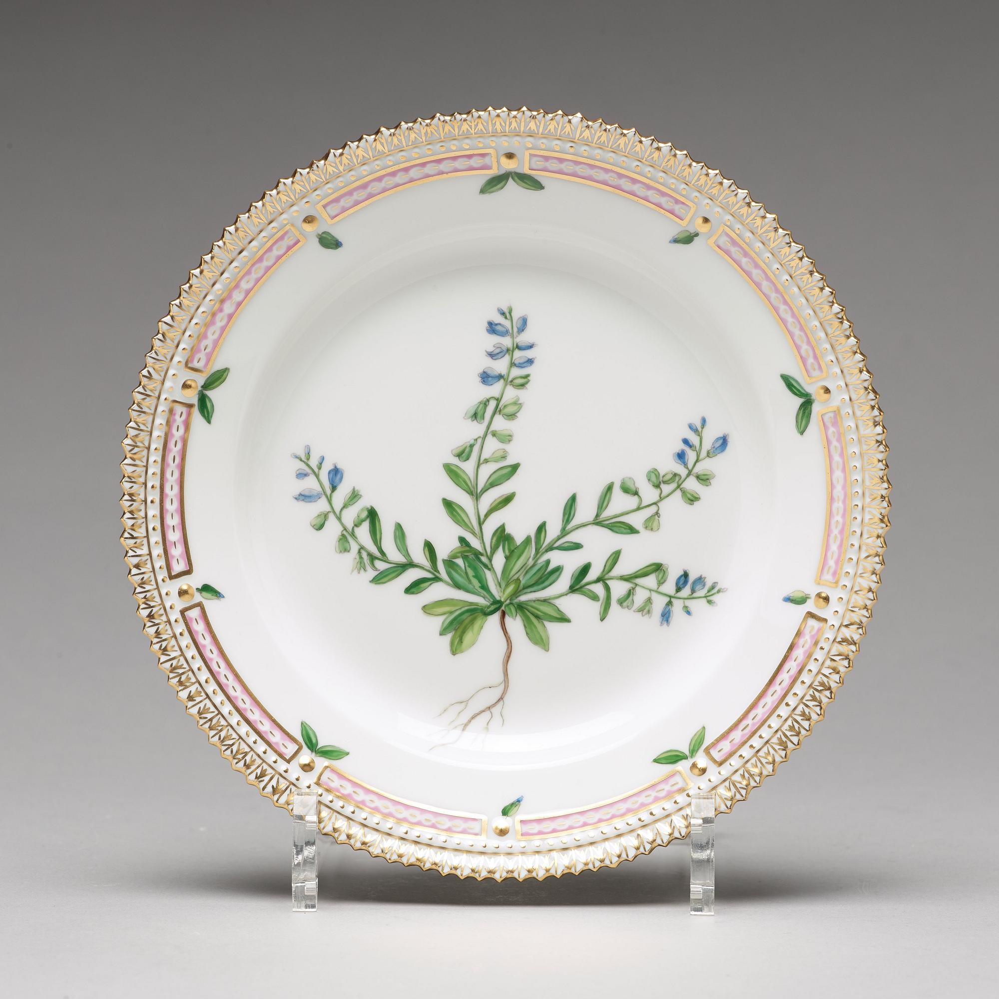 ASSIETTER, 12 stycken, porslin. "Flora Danica", Royal Copenhagen, Danmark, 1900-tal.