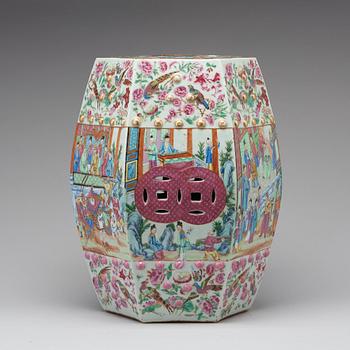 A Canton garden seat, Qing dynasty, 19th Century.