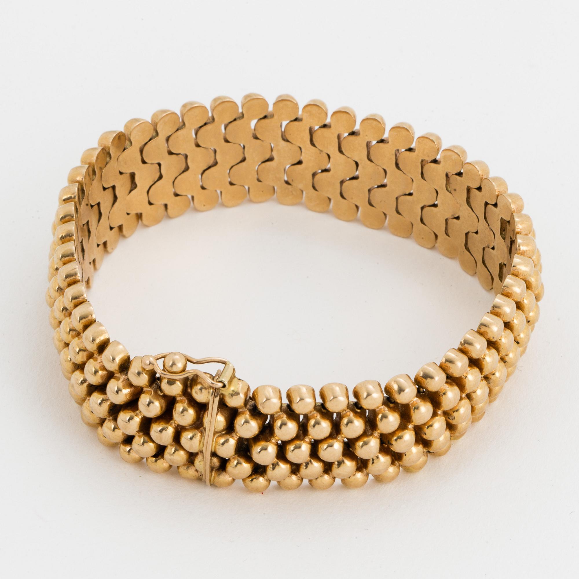 18K gold bracelet.