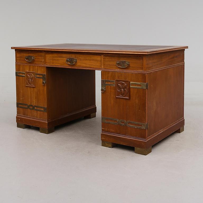 SKRIVBORD, 1900-talets första hälft.