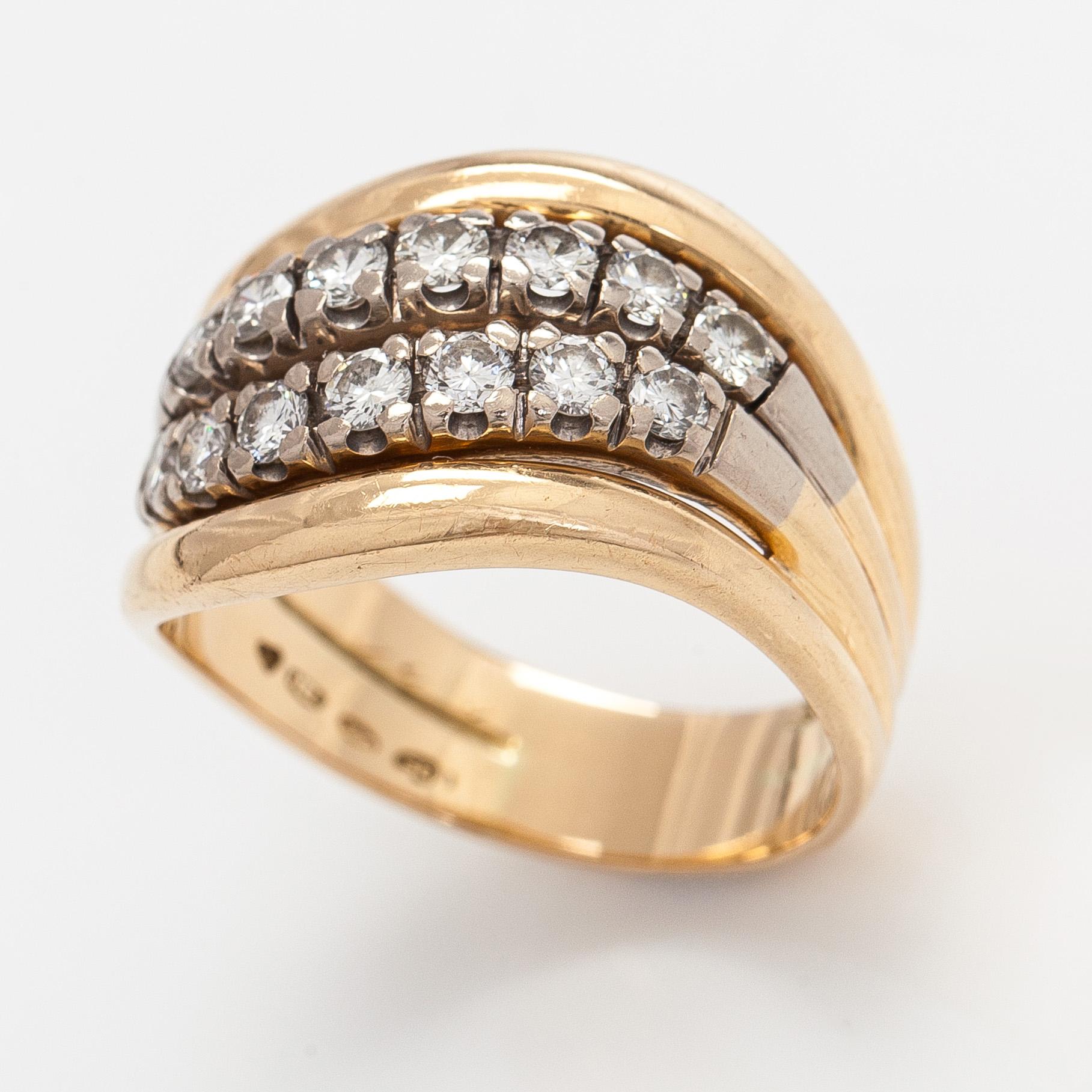 Ring, 14K guld och briljantslipade diamanter.