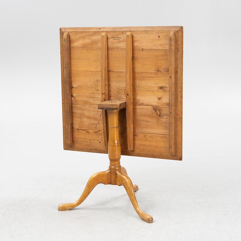 A tilt-top table by Anders Jacob Rosendahl (active in Arboga 1762-1836).