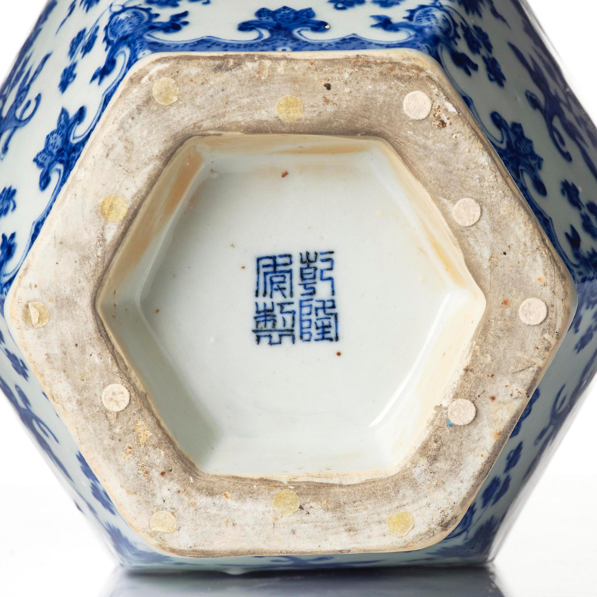 Vas, porslin. Qingdynasti, 1800-tal.