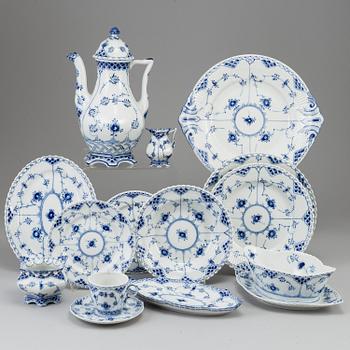 ROYAL COPENHAGEN, a Musselmalet porcelaine service, 69 psc, most full lace.