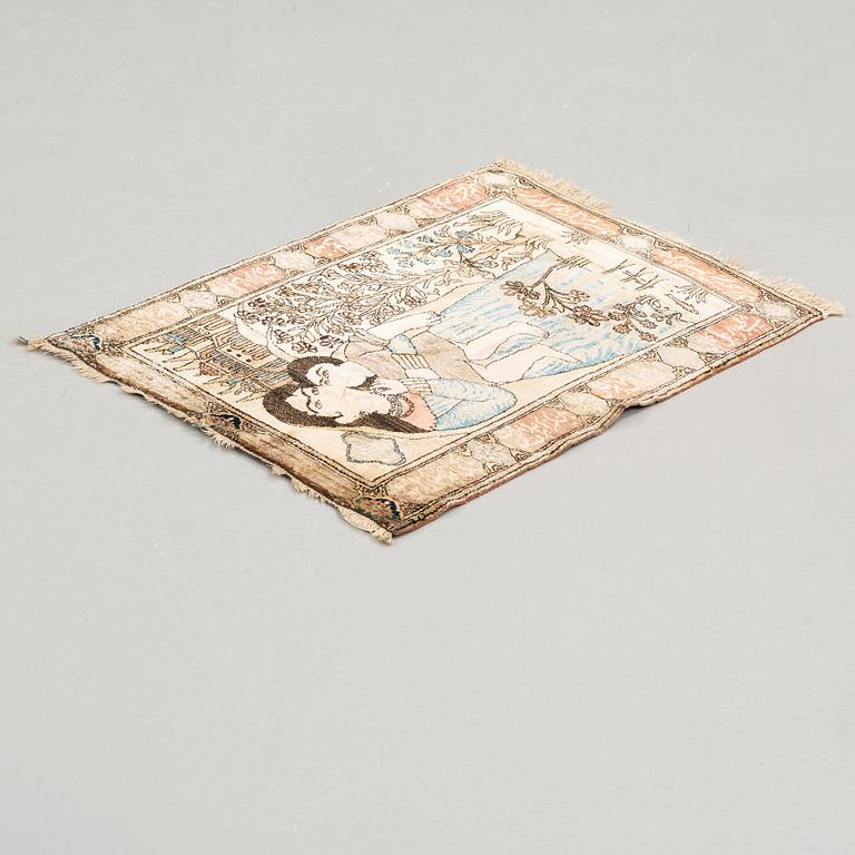 SEMI-ANTIQUE SILK KASHAN SO CALLED MOTACHEM FIGURAL. 81 x 62,5 cm.