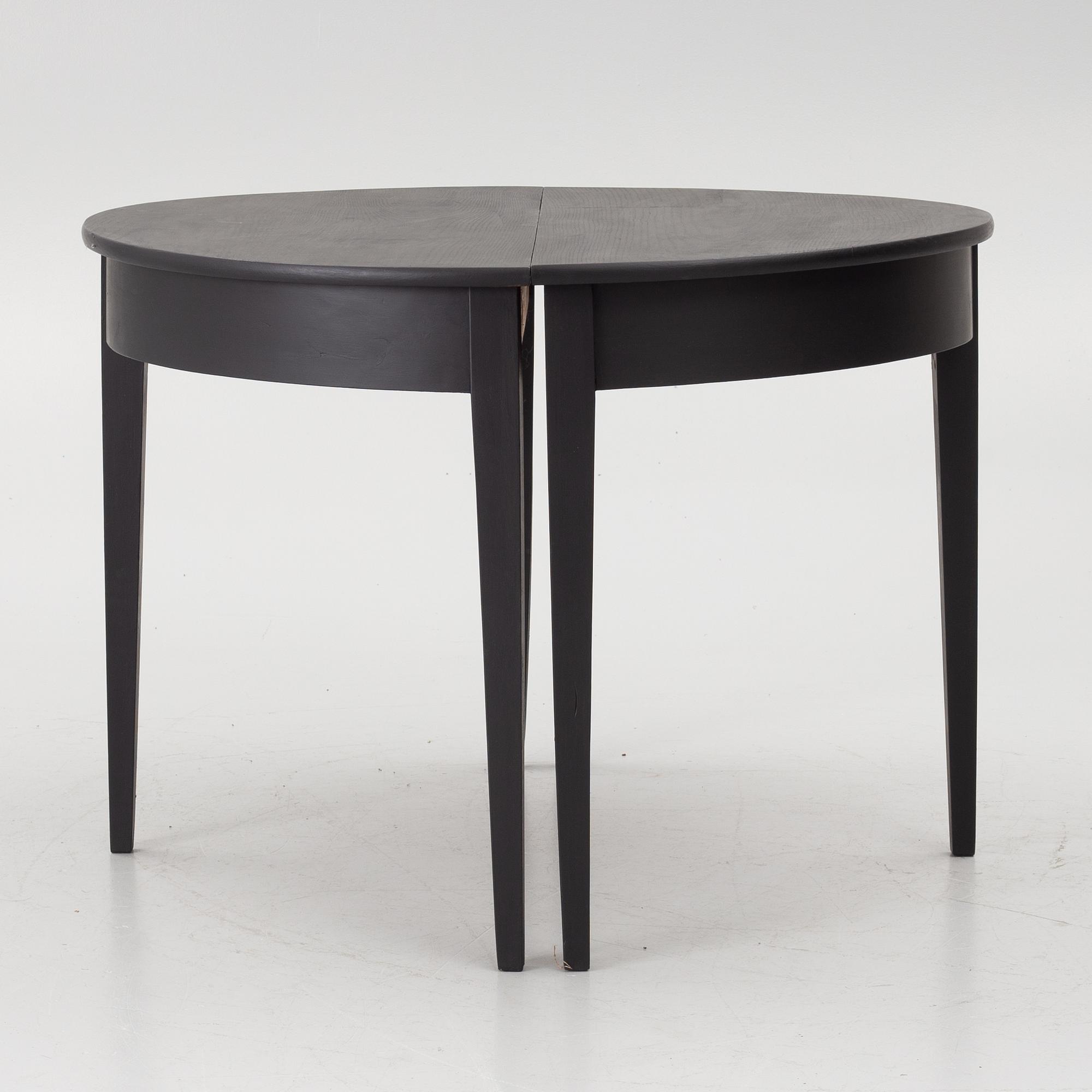 Dining table, early 20th century.