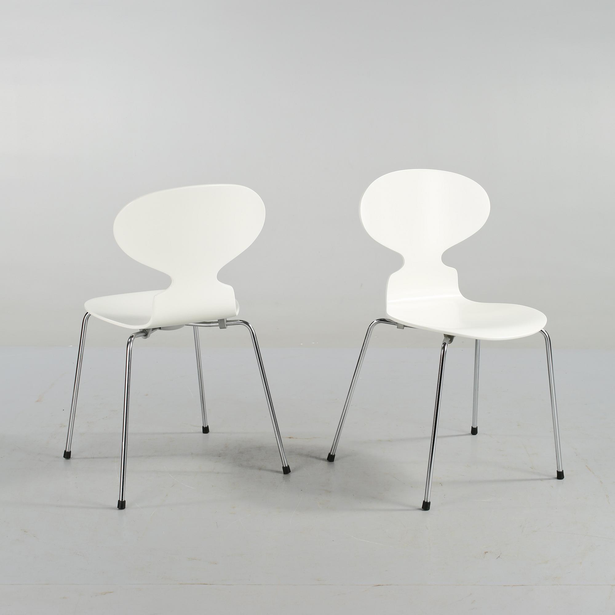 STOLAR, ett par, "Myran", Arne Jacobsen för Fritz Hansen.