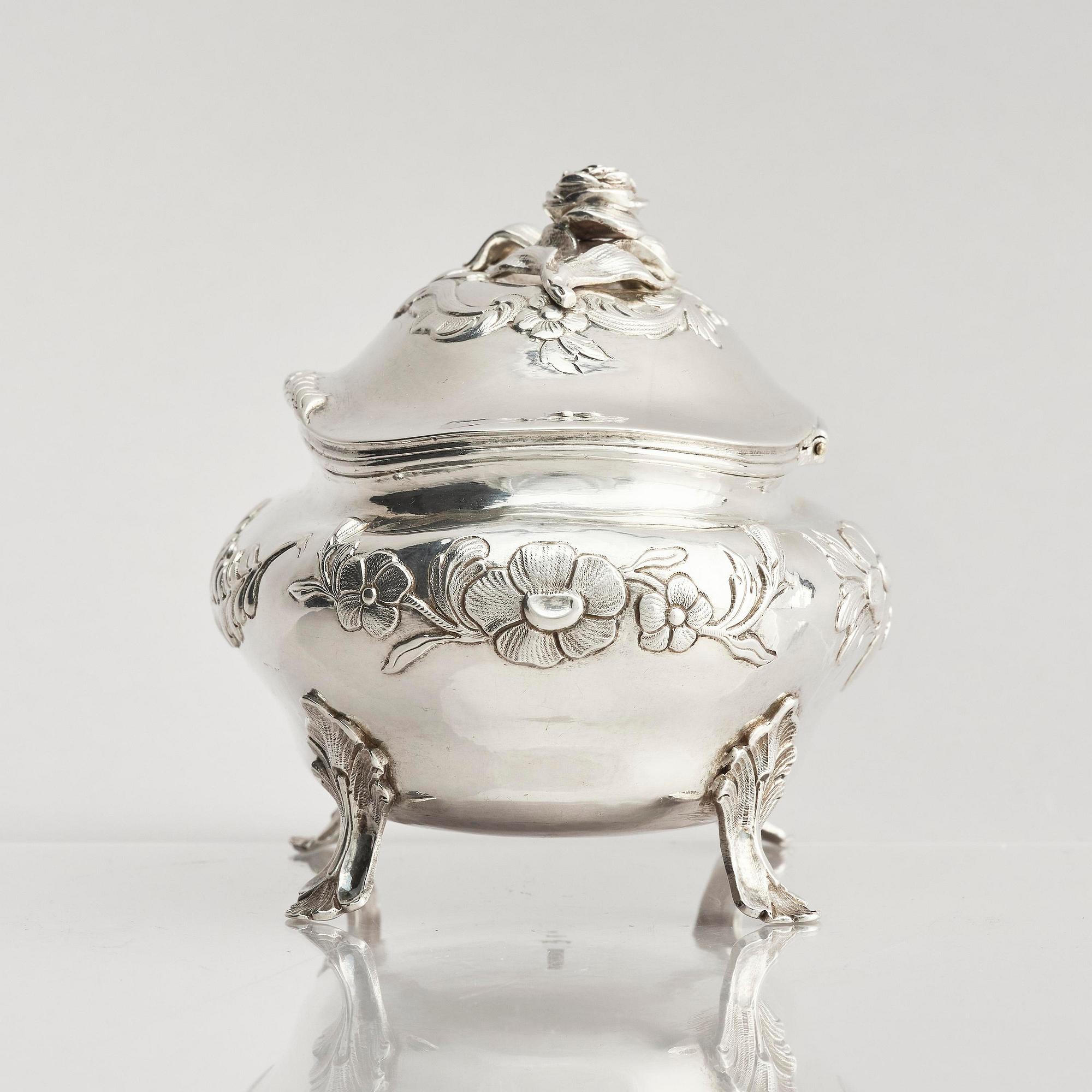 A Swedish 18th century silver sugar-casket, mark of Arvid Castman the younger, Eksjö 1774.