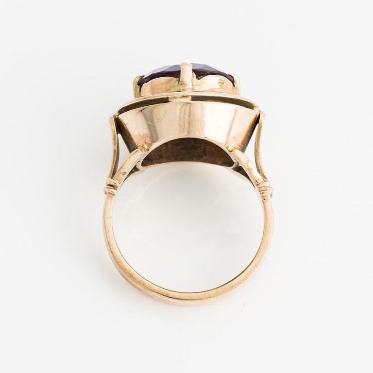 Bracelet and ring with color-changing synthetic stones.