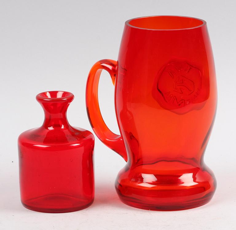 PARTI GLAS, 2 delar. Rött glas.