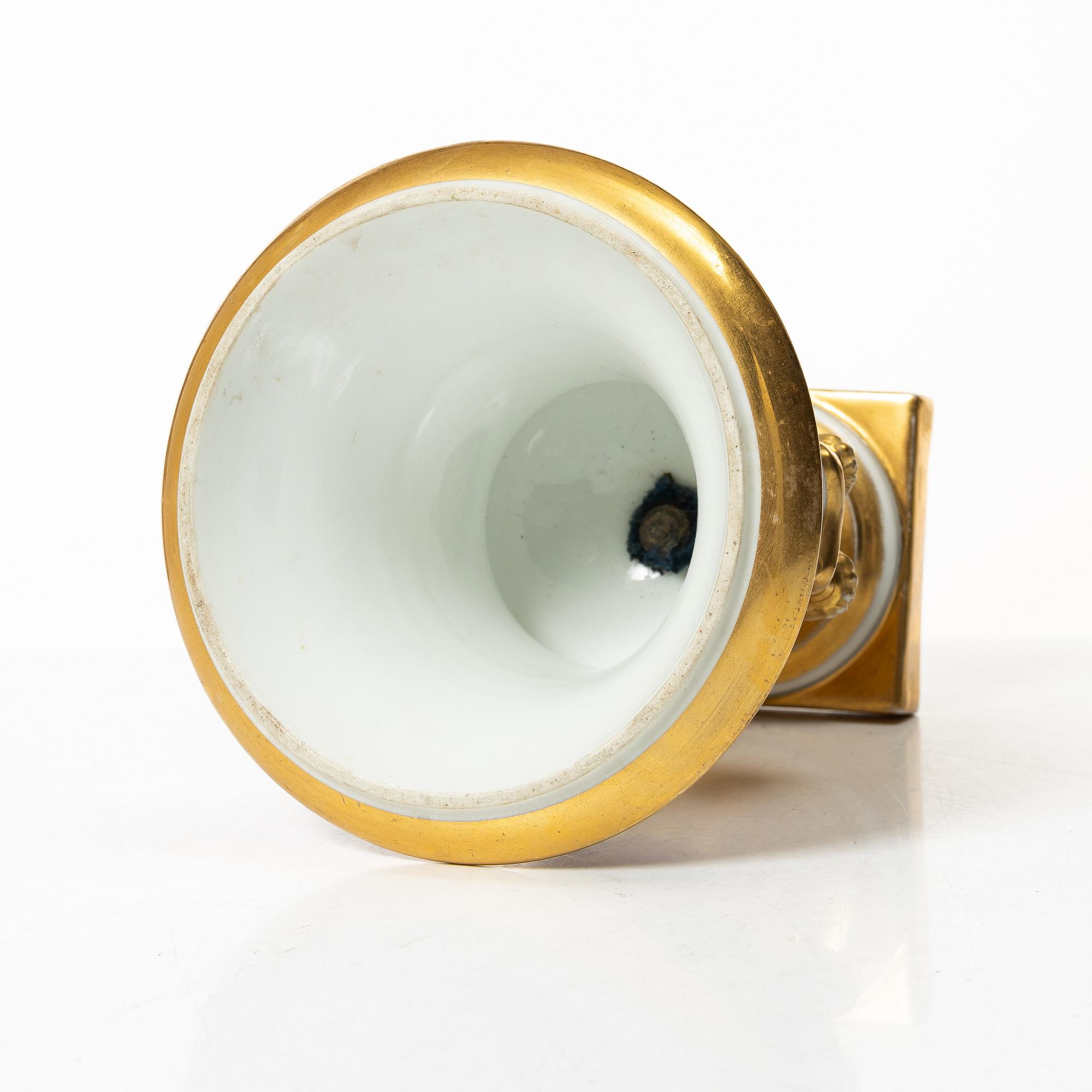 A porcelain urn, Empire, first half/mid 19th century.