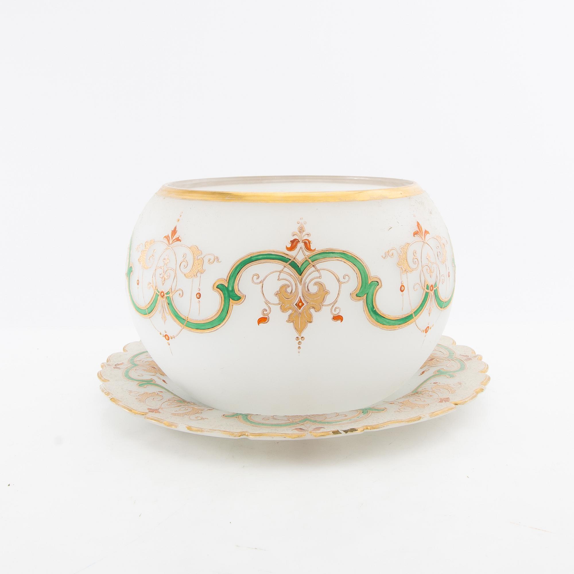 Bålskål med fat omkring 1900 flussglas med målad dekor.