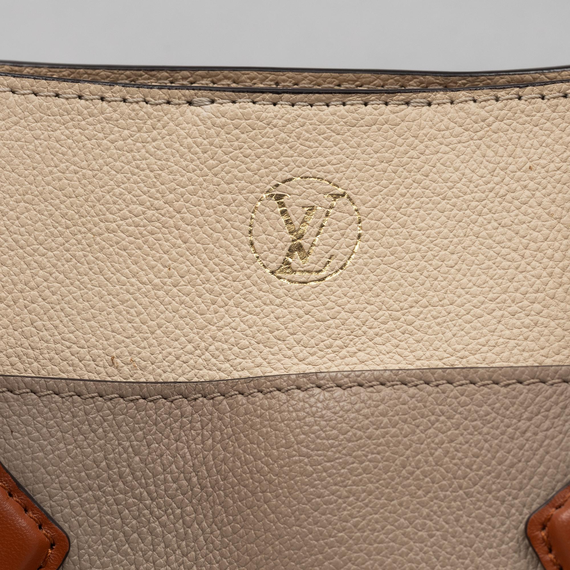 Louis Vuitton, "On My Side MM", 2020.
