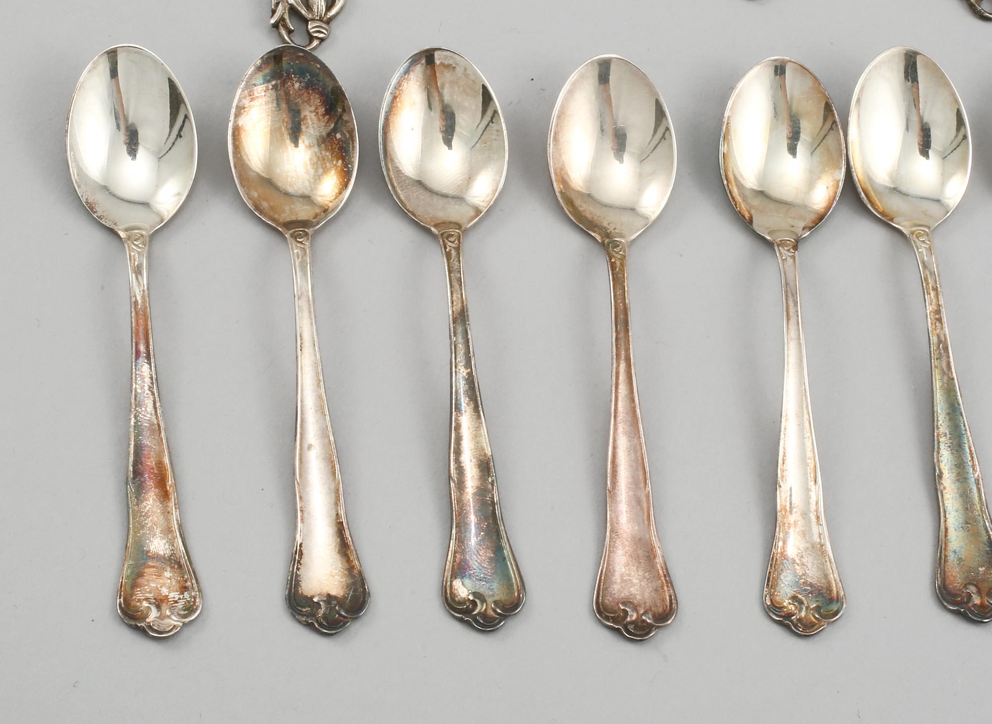 TESKEDAR, 10+12 st, silver, stämplade MEMA, Lidköping, respektive svenska importstämplar. Vikt 189 g.