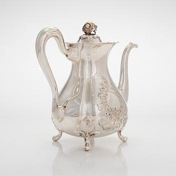 A three-piece silver coffee service and six coasters, Auran Kultaseppä Turku 1965-79.