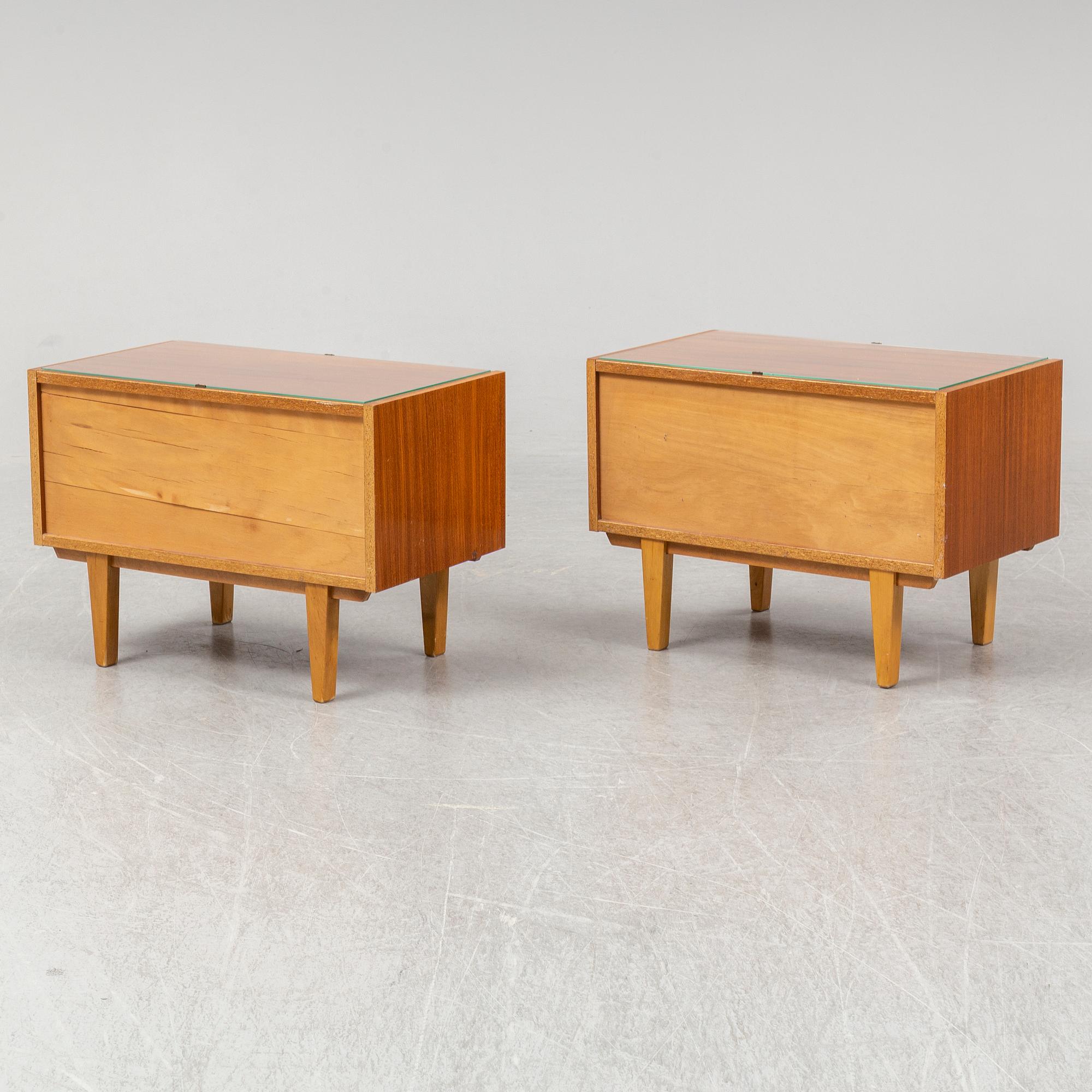 SÄNGBORD, ett par, 1900-talets mitt.