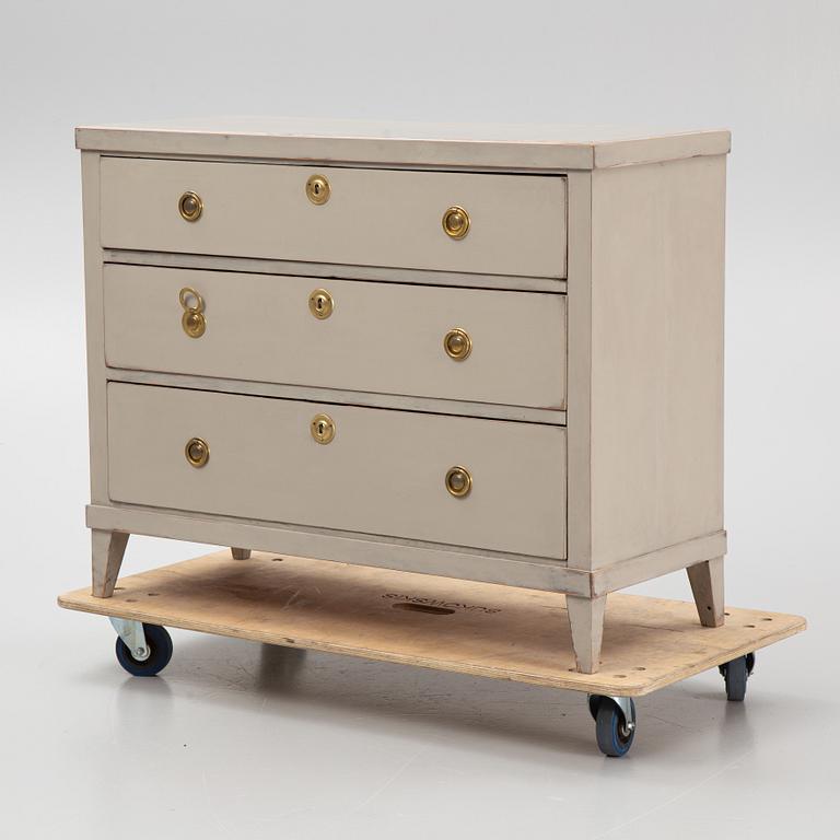 A chest of drawers, 19th Century.