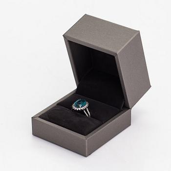 A 14K white gold ring with a ca 3.35 ct emerald and diamonds ca. 0.69 ct in total. IGI certificate.