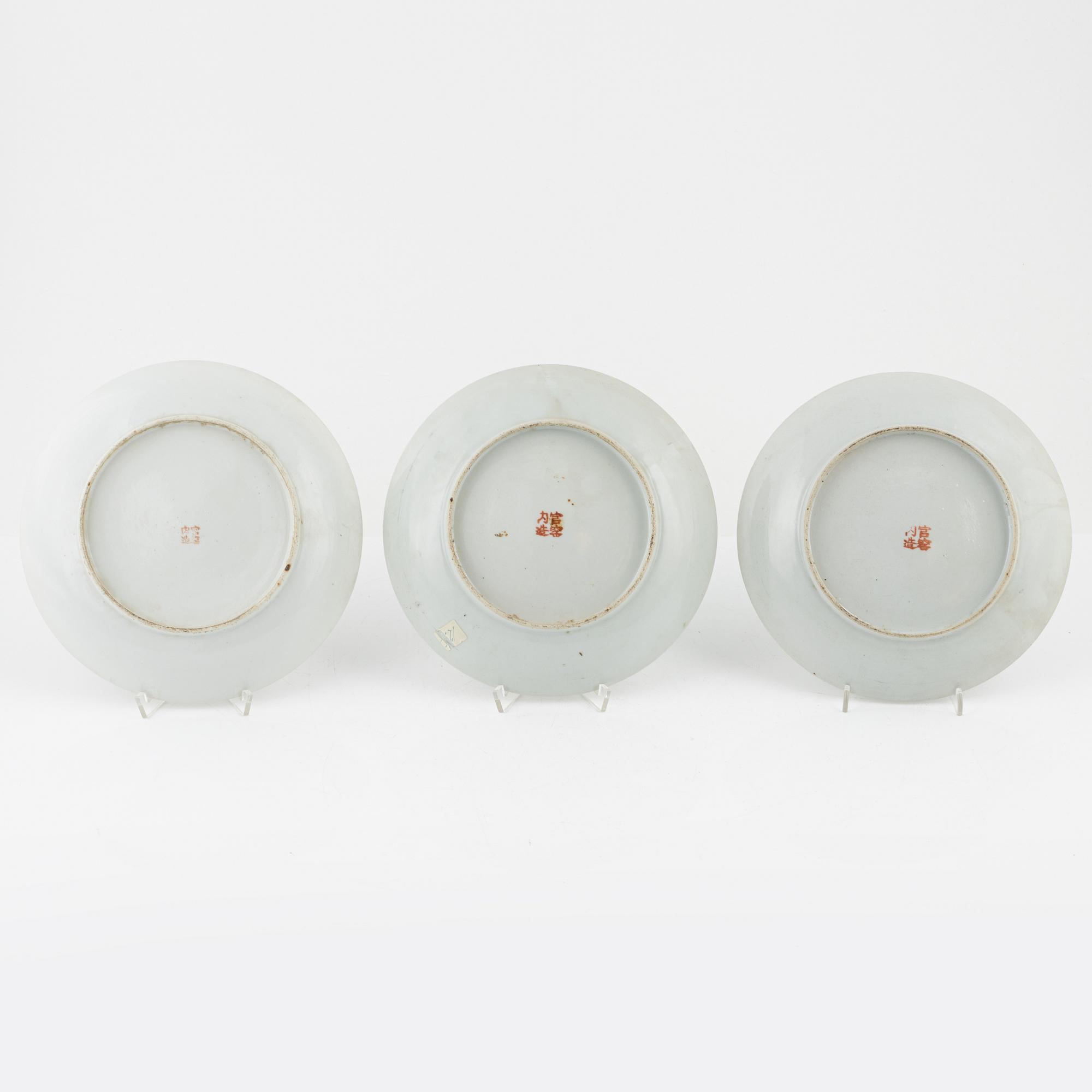 Fat, tre stycken, porslin. Kina, 1900-tal.